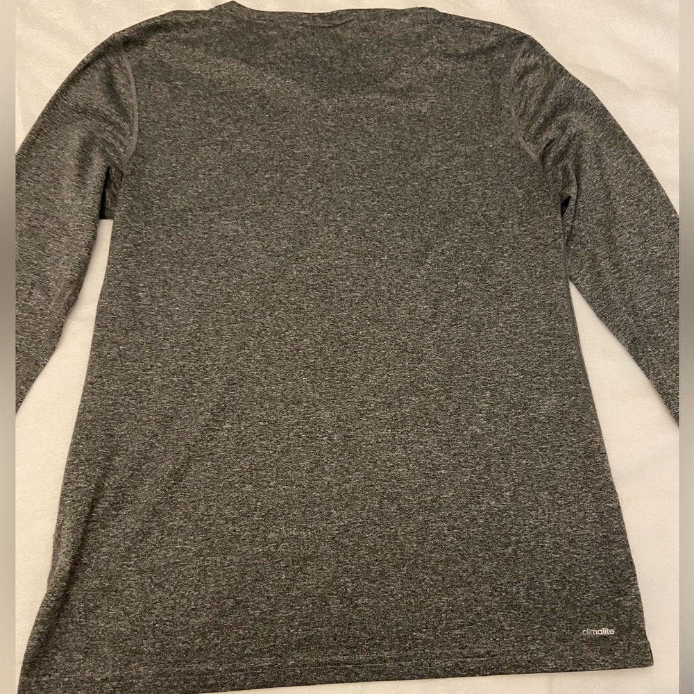 Set of 2 Adidas long sleeve workout shirts - Picture 6 of 7